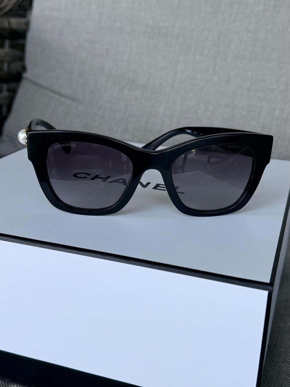 CHANEL Black Cat-Eye Sunglasses with Pearl & CC Emblem - Picture 7 of 10